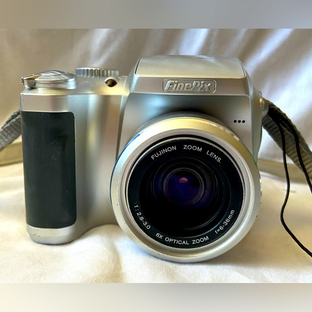 FujiFilm FinePix S3800 Digital Camera Silver With 55mm Lens Tested Works